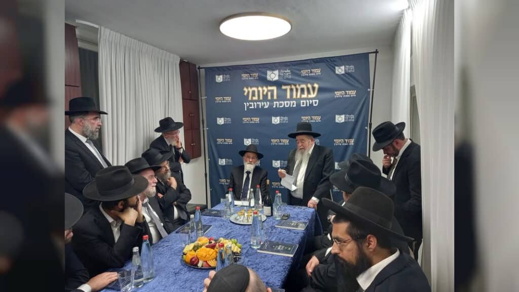 המשב"ק: כסאות הפלא בסקווירא והפגישה החשאית בסלונים המשב"ק: כסאות הפלא בסקווירא והפגישה החשאית בסלונים