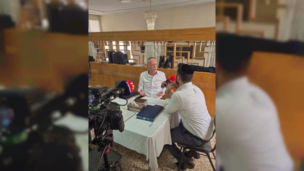 איצקוביץ': תעלומת הקוד הסודי והרחש בחש בדגל התורה