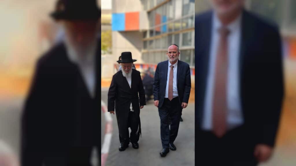 המשב"ק: כסאות הפלא בסקווירא והפגישה החשאית בסלונים המשב"ק: כסאות הפלא בסקווירא והפגישה החשאית בסלונים