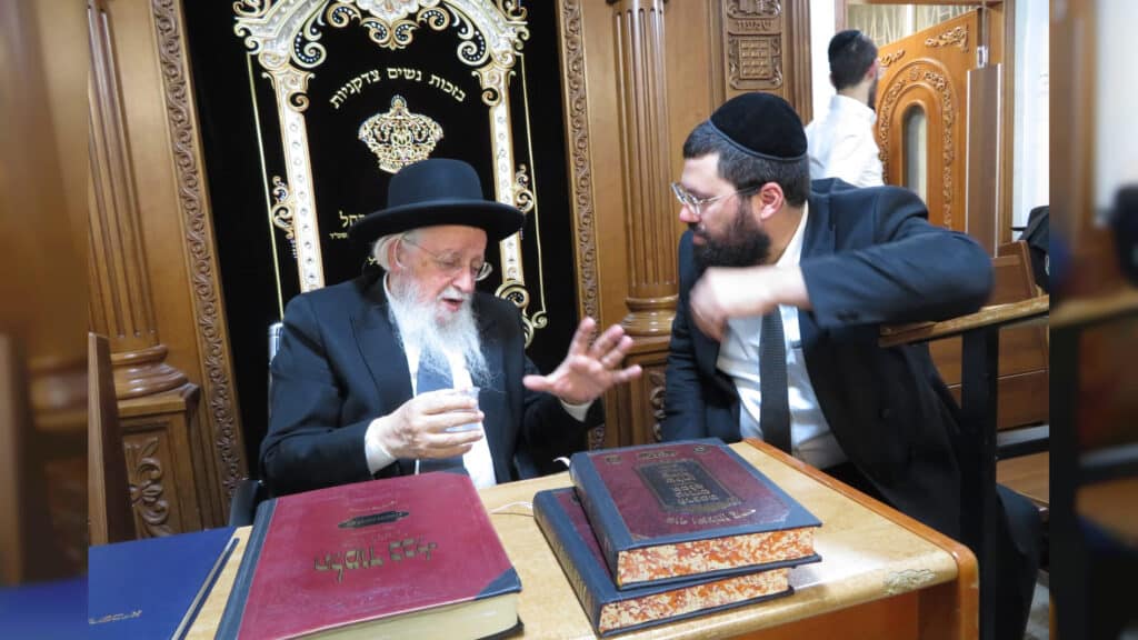 המשב"ק: כסאות הפלא בסקווירא והפגישה החשאית בסלונים המשב"ק: כסאות הפלא בסקווירא והפגישה החשאית בסלונים