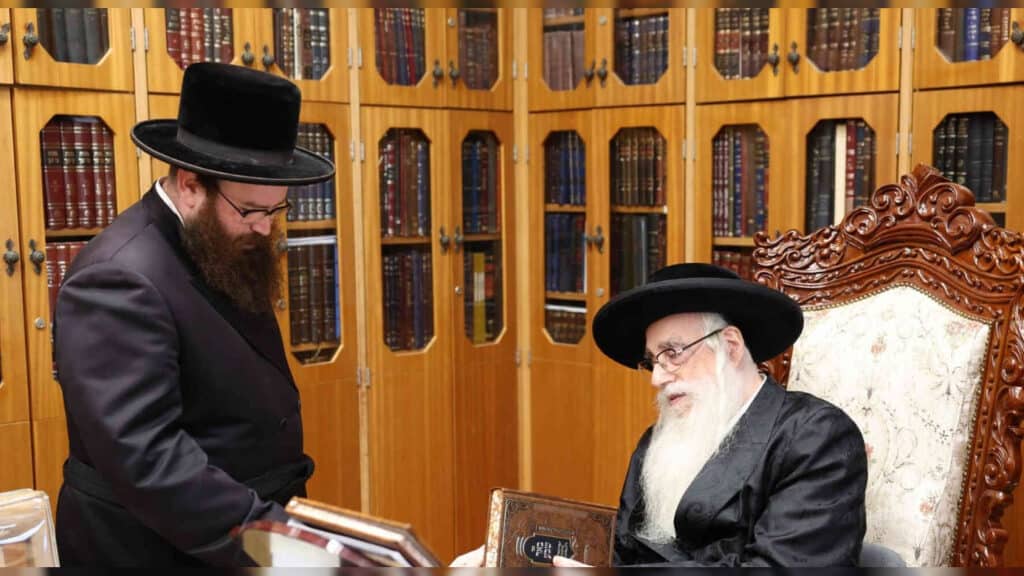 המשב"ק: כסאות הפלא בסקווירא והפגישה החשאית בסלונים המשב"ק: כסאות הפלא בסקווירא והפגישה החשאית בסלונים