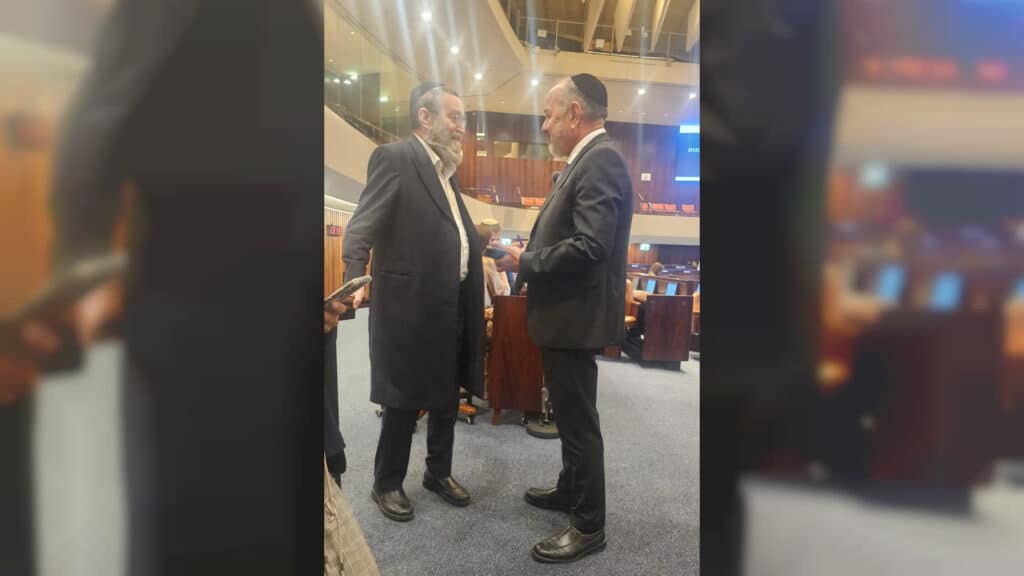 איצקוביץ': תעלומת הקוד הסודי והרחש בחש בדגל התורה