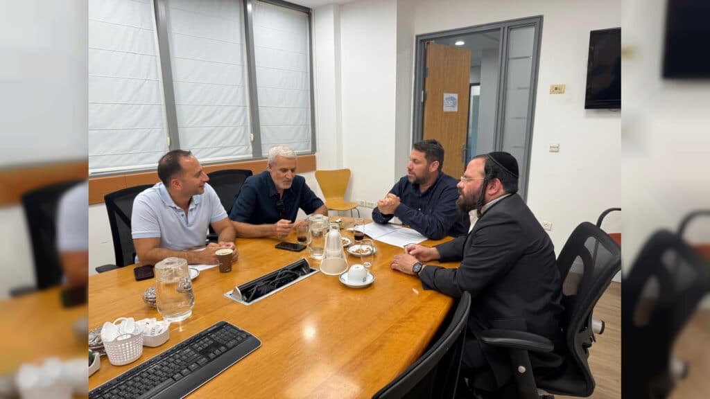 איצקוביץ': תעלומת הקוד הסודי והרחש בחש בדגל התורה