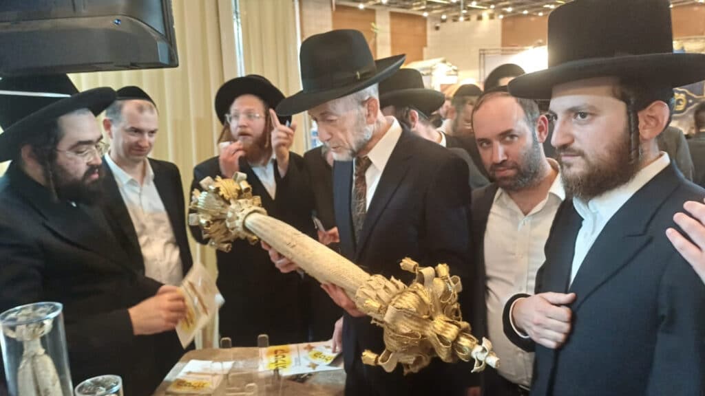 איצקוביץ': תעלומת הקוד הסודי והרחש בחש בדגל התורה