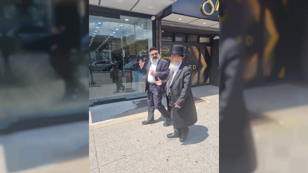 המשב"ק: כסאות הפלא בסקווירא והפגישה החשאית בסלונים המשב"ק: כסאות הפלא בסקווירא והפגישה החשאית בסלונים