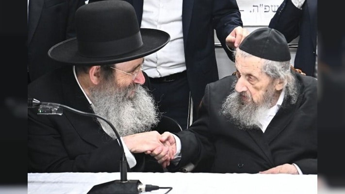 המשב"ק: כסאות הפלא בסקווירא והפגישה החשאית בסלונים המשב"ק: כסאות הפלא בסקווירא והפגישה החשאית בסלונים