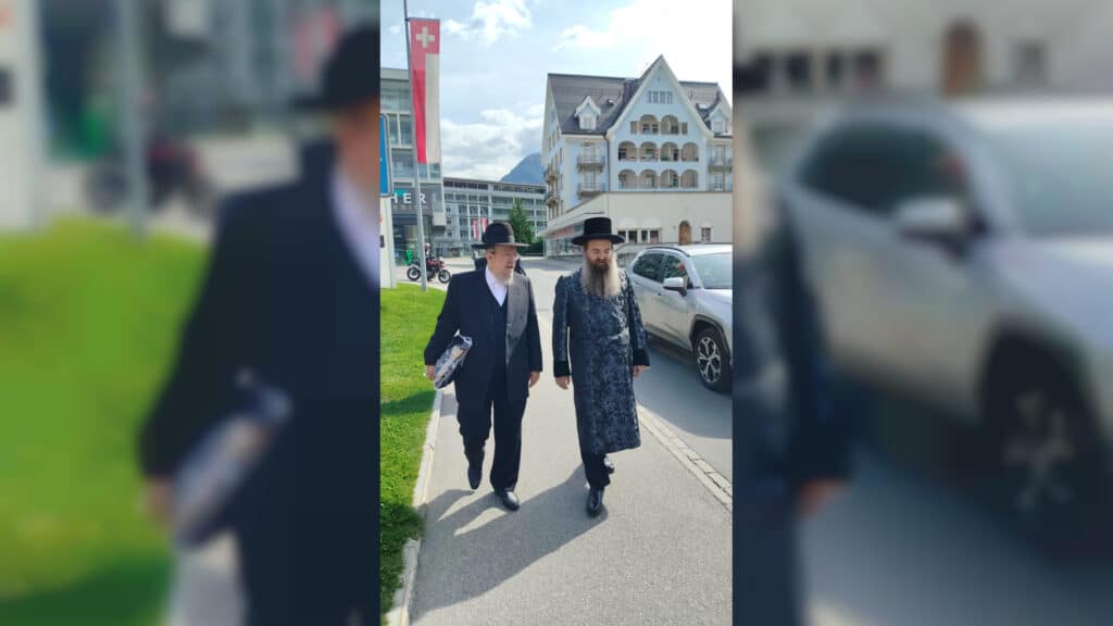 המשב"ק: כסאות הפלא בסקווירא והפגישה החשאית בסלונים המשב"ק: כסאות הפלא בסקווירא והפגישה החשאית בסלונים