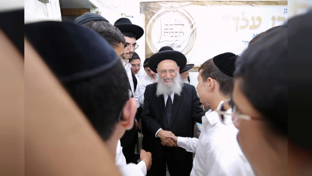 התלמידים מישיבת לבב חכמה נבחנו אצל חבר המועצת