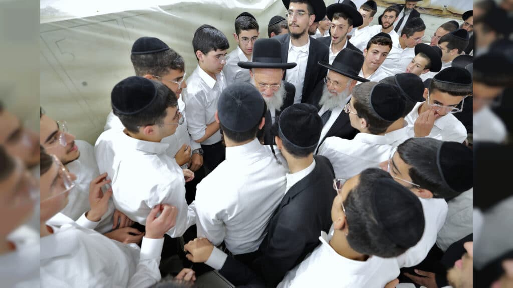 התלמידים מישיבת לבב חכמה נבחנו אצל חבר המועצת