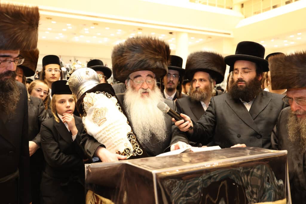 מעמד הכנסת ספר תורה לבית המדרש הגדול ויז'ניץ בבני ברק
