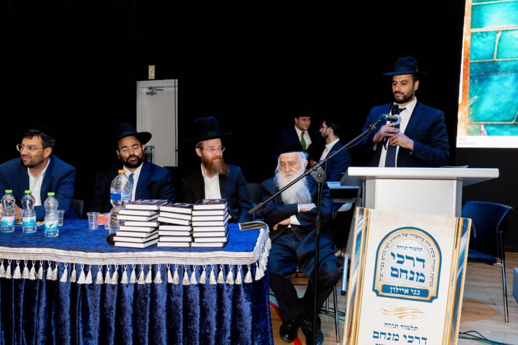 אחיסמך: המקובל חילק את הסידורים בפעם הראשונה לילדים