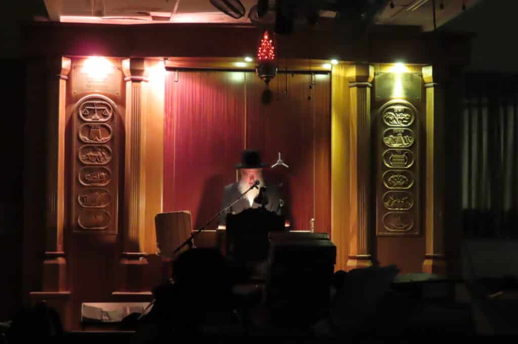 "זקנים משער שבתו": מראות תשעה באב בעולם היהודי