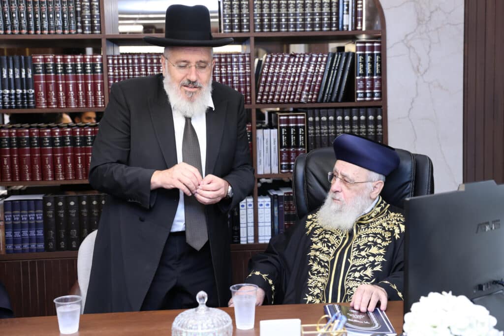 הזוכים מאור יהודה עלו לקבל את הפרס בלשכת הראשל"צ