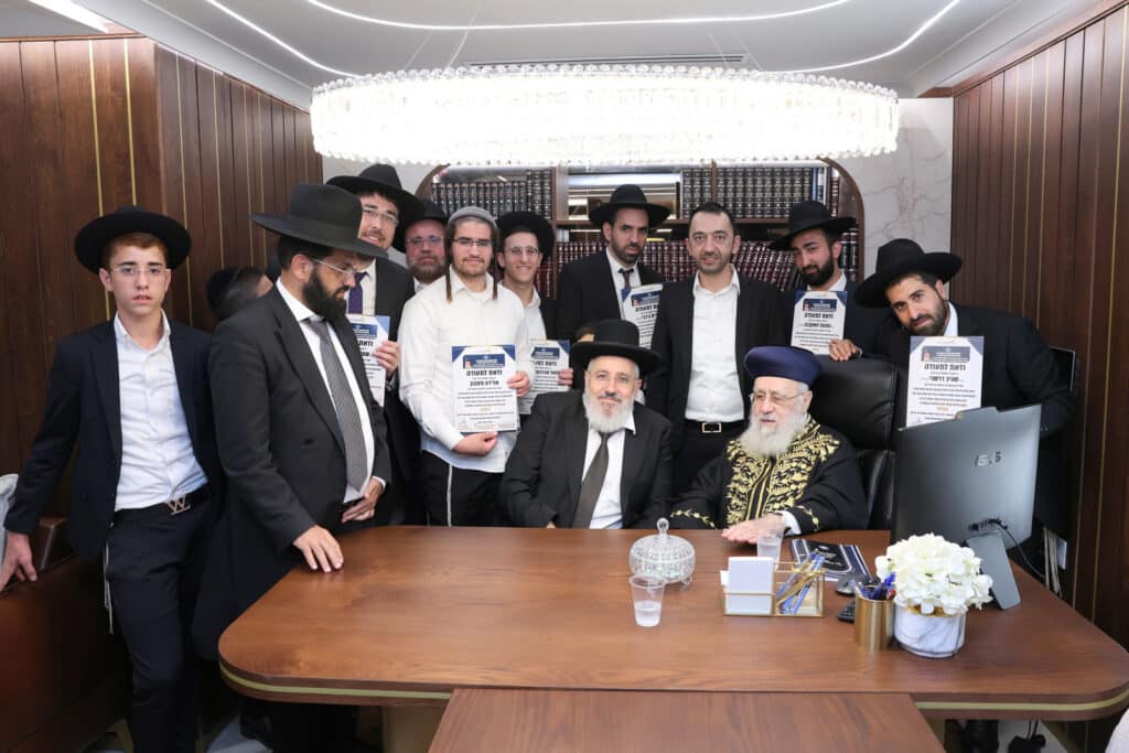 הזוכים מאור יהודה עלו לקבל את הפרס בלשכת הראשל"צ