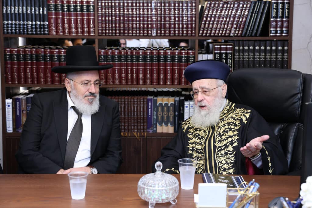 הזוכים מאור יהודה עלו לקבל את הפרס בלשכת הראשל"צ