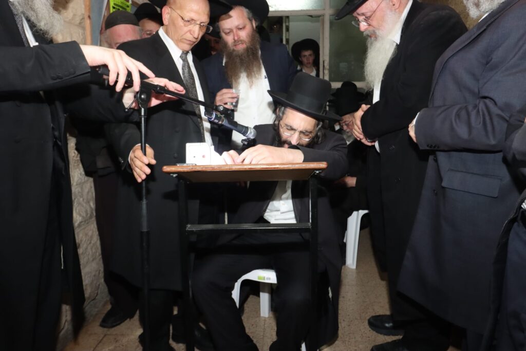 אלפים ליוו למנוחות את מיטתו של הגאון הגרב"ש דויטש