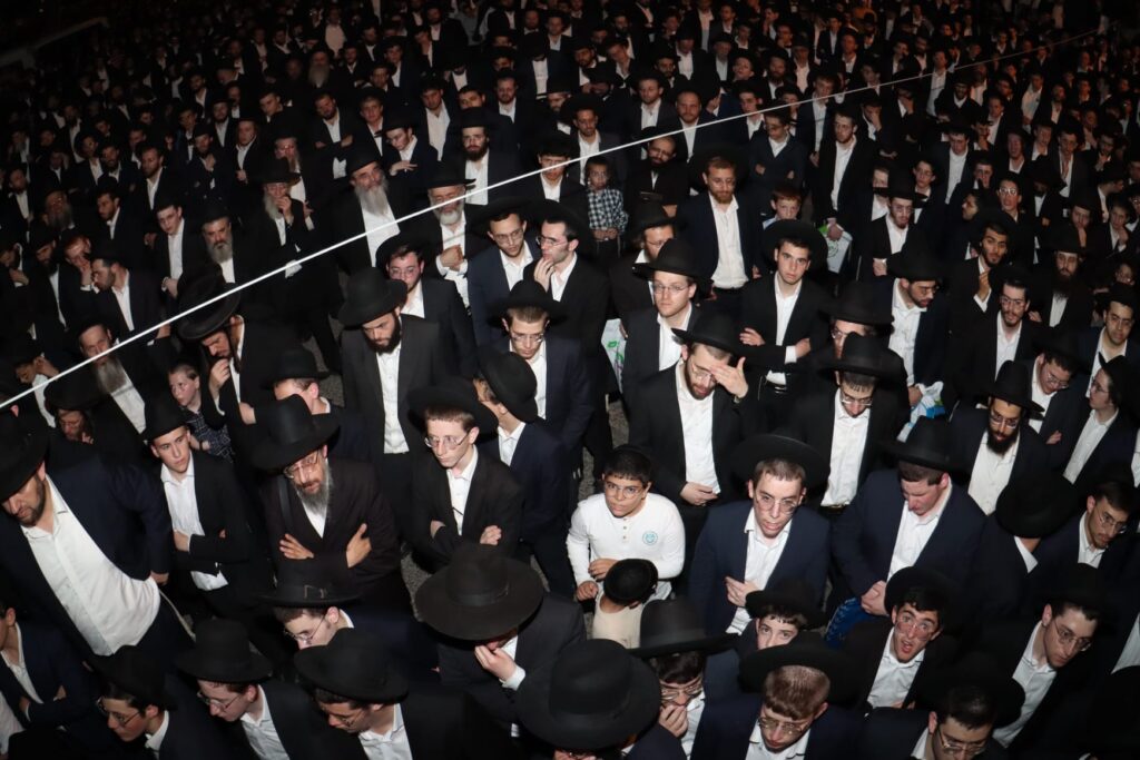 אלפים ליוו למנוחות את מיטתו של הגאון הגרב"ש דויטש