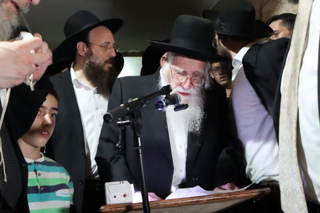 אלפים ליוו למנוחות את מיטתו של הגאון הגרב"ש דויטש