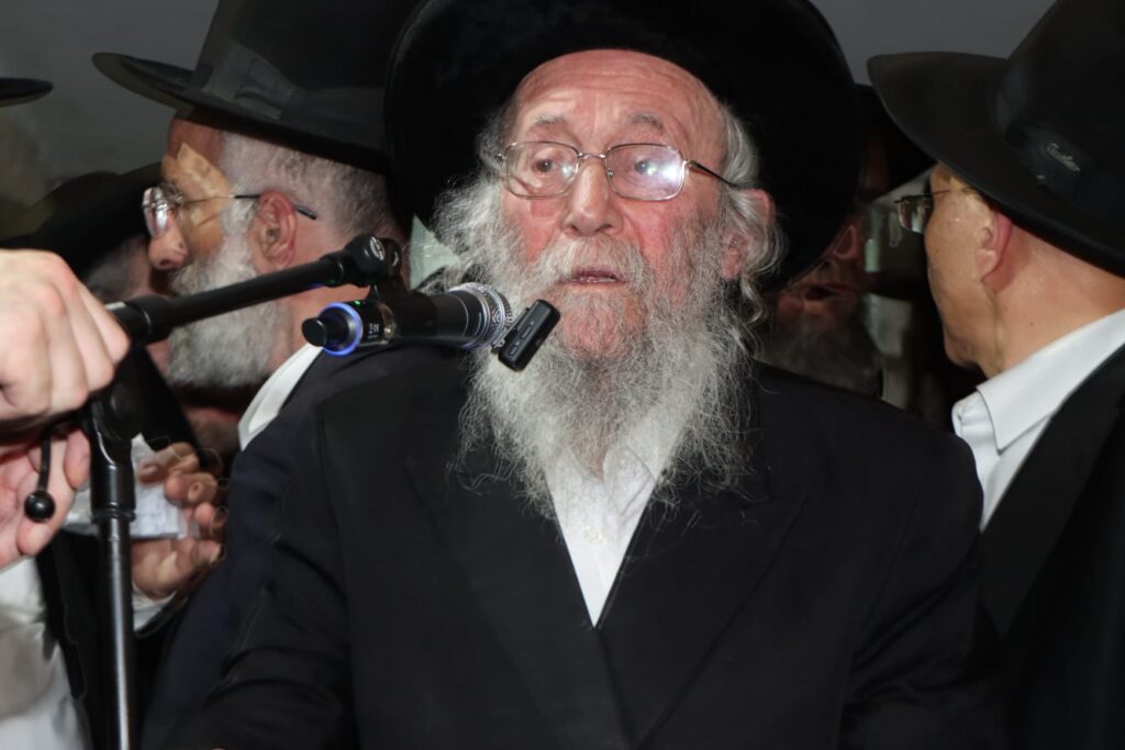 אלפים ליוו למנוחות את מיטתו של הגאון הגרב"ש דויטש