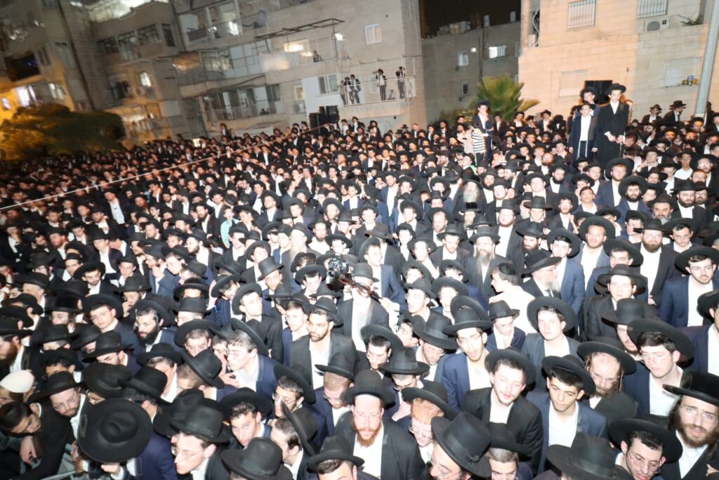 אלפים ליוו למנוחות את מיטתו של הגאון הגרב"ש דויטש