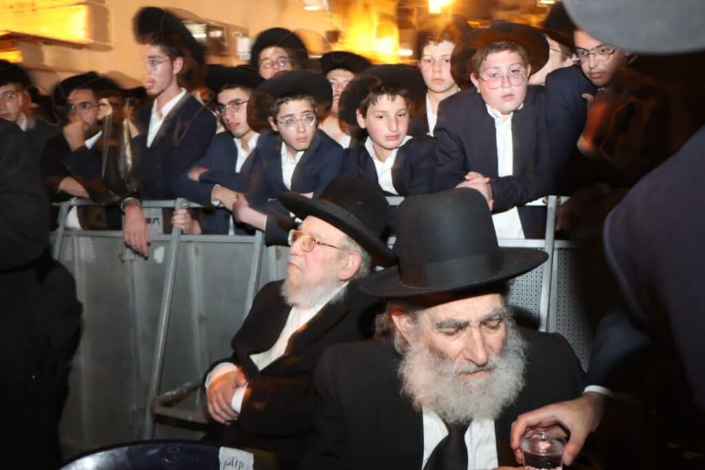 אלפים ליוו למנוחות את מיטתו של הגאון הגרב"ש דויטש