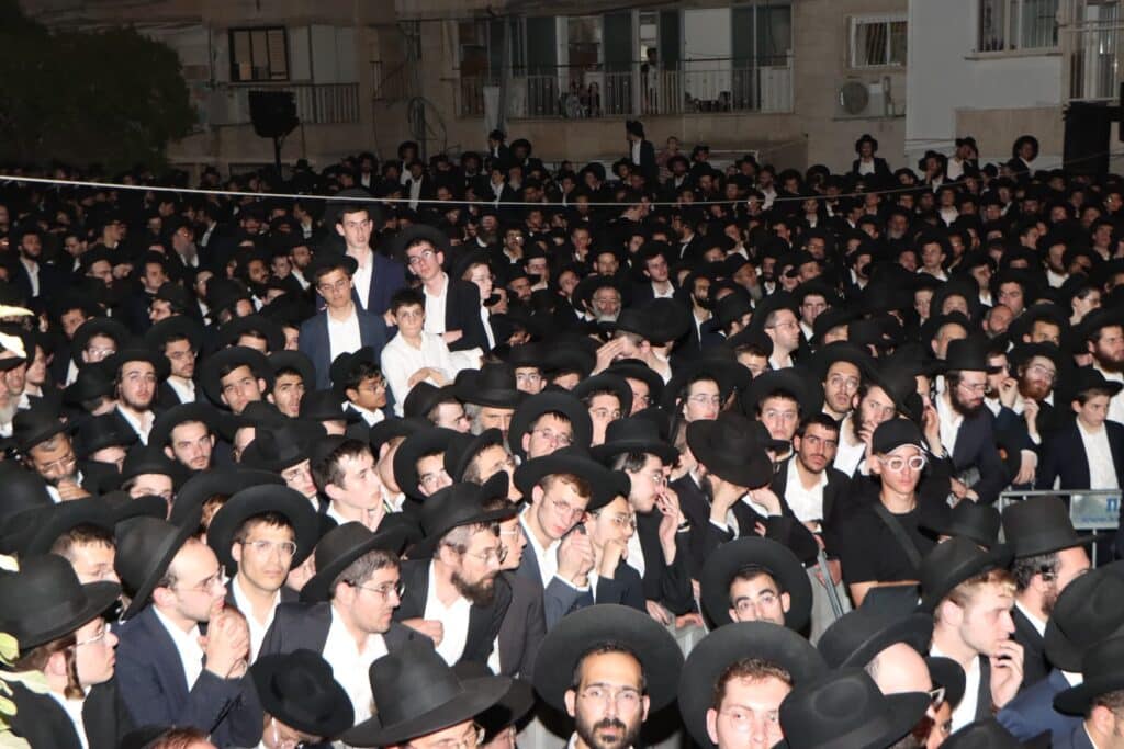 אלפים ליוו למנוחות את מיטתו של הגאון הגרב"ש דויטש