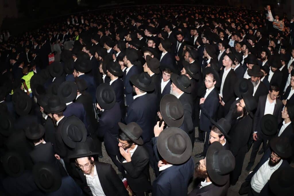 אלפים ליוו למנוחות את מיטתו של הגאון הגרב"ש דויטש