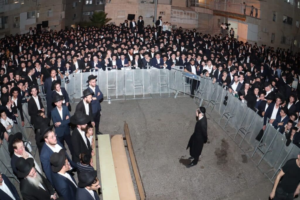 אלפים ליוו למנוחות את מיטתו של הגאון הגרב"ש דויטש