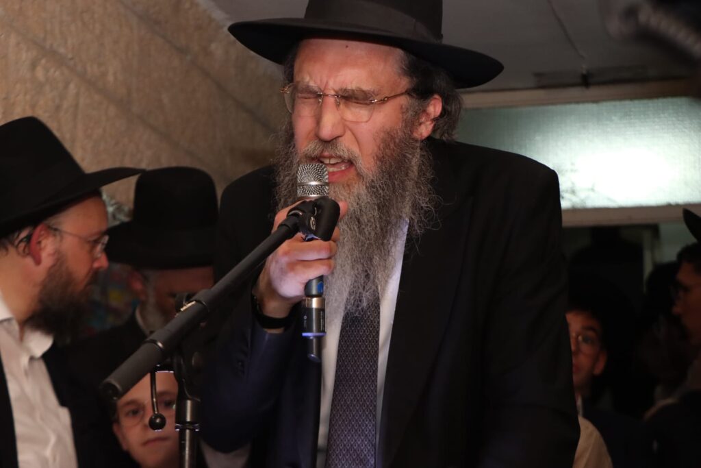 אלפים ליוו למנוחות את מיטתו של הגאון הגרב"ש דויטש