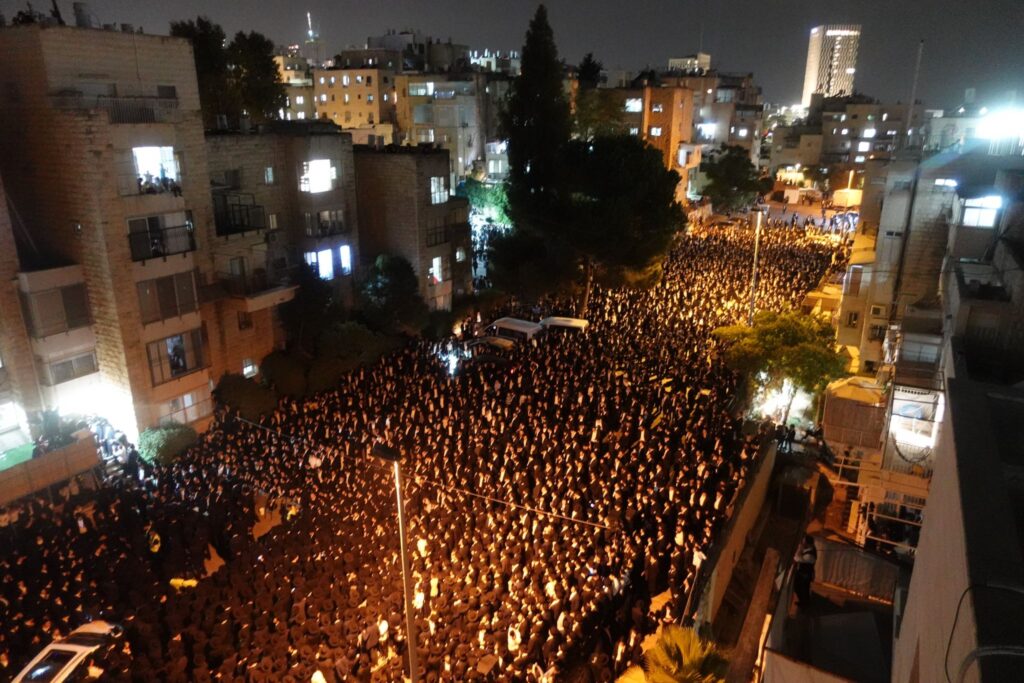 אלפים ליוו למנוחות את מיטתו של הגאון הגרב"ש דויטש