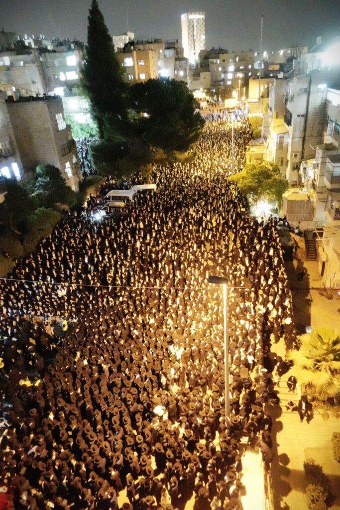 אלפים ליוו למנוחות את מיטתו של הגאון הגרב"ש דויטש