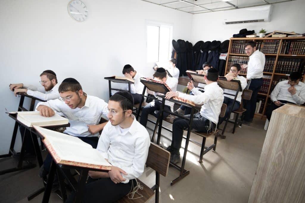 מרן הגר"ש רוזנברג ביקר בישיבת נחלת שני בנחליאל