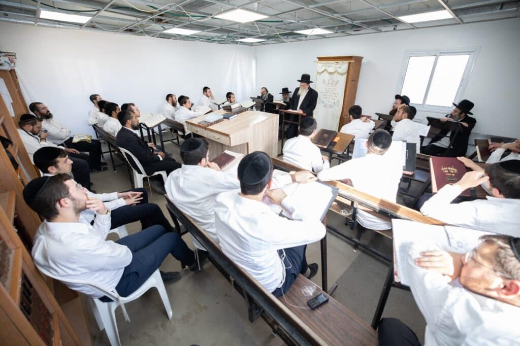 מרן הגר"ש רוזנברג ביקר בישיבת נחלת שני בנחליאל