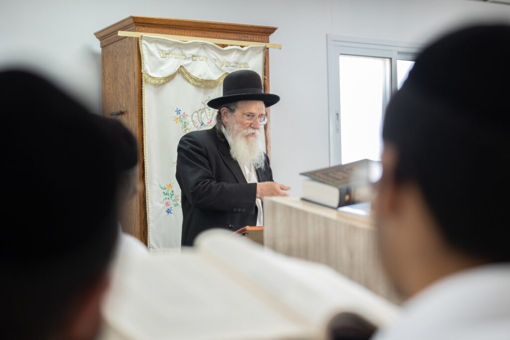 מרן הגר"ש רוזנברג ביקר בישיבת נחלת שני בנחליאל