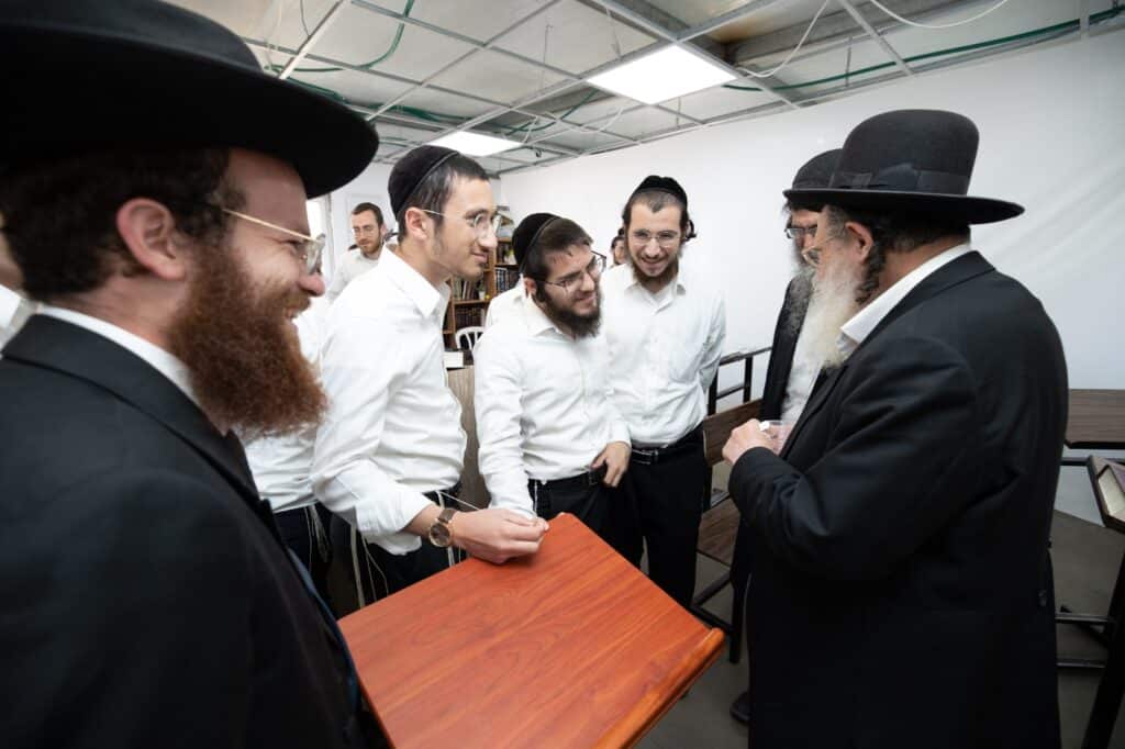 מרן הגר"ש רוזנברג ביקר בישיבת נחלת שני בנחליאל