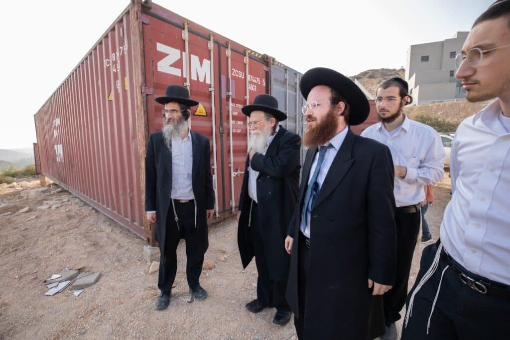 מרן הגר"ש רוזנברג ביקר בישיבת נחלת שני בנחליאל