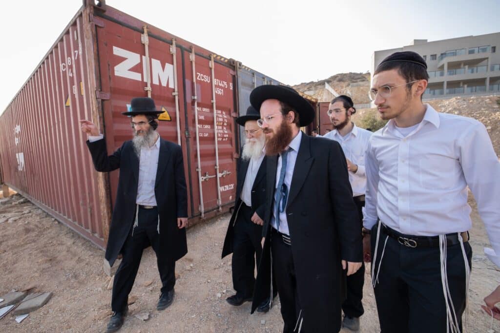 מרן הגר"ש רוזנברג ביקר בישיבת נחלת שני בנחליאל