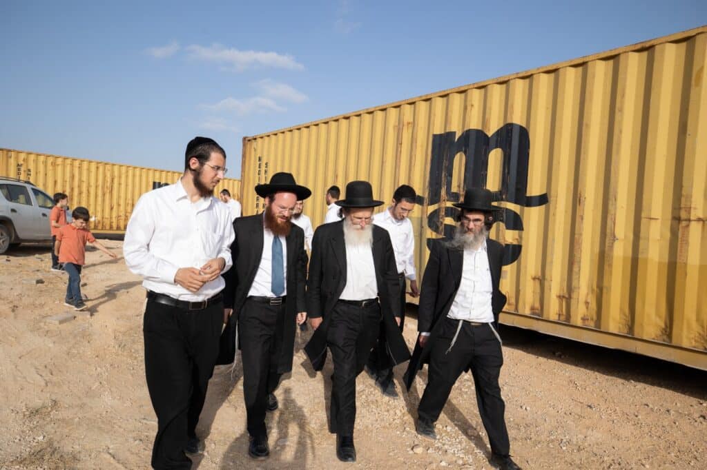 מרן הגר"ש רוזנברג ביקר בישיבת נחלת שני בנחליאל