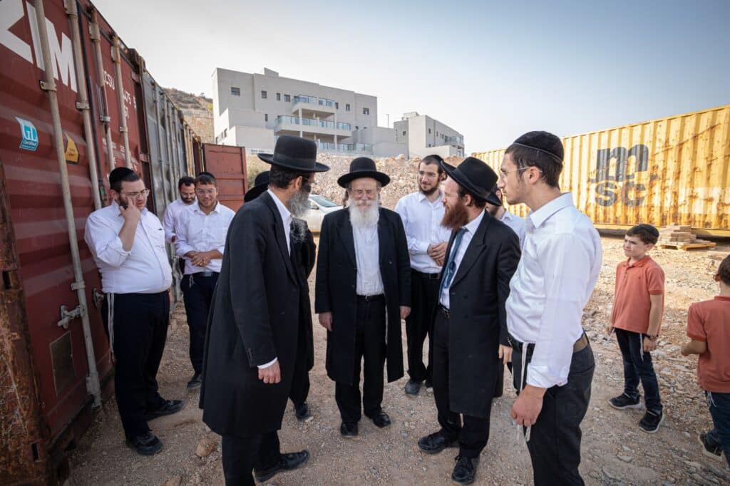 מרן הגר"ש רוזנברג ביקר בישיבת נחלת שני בנחליאל