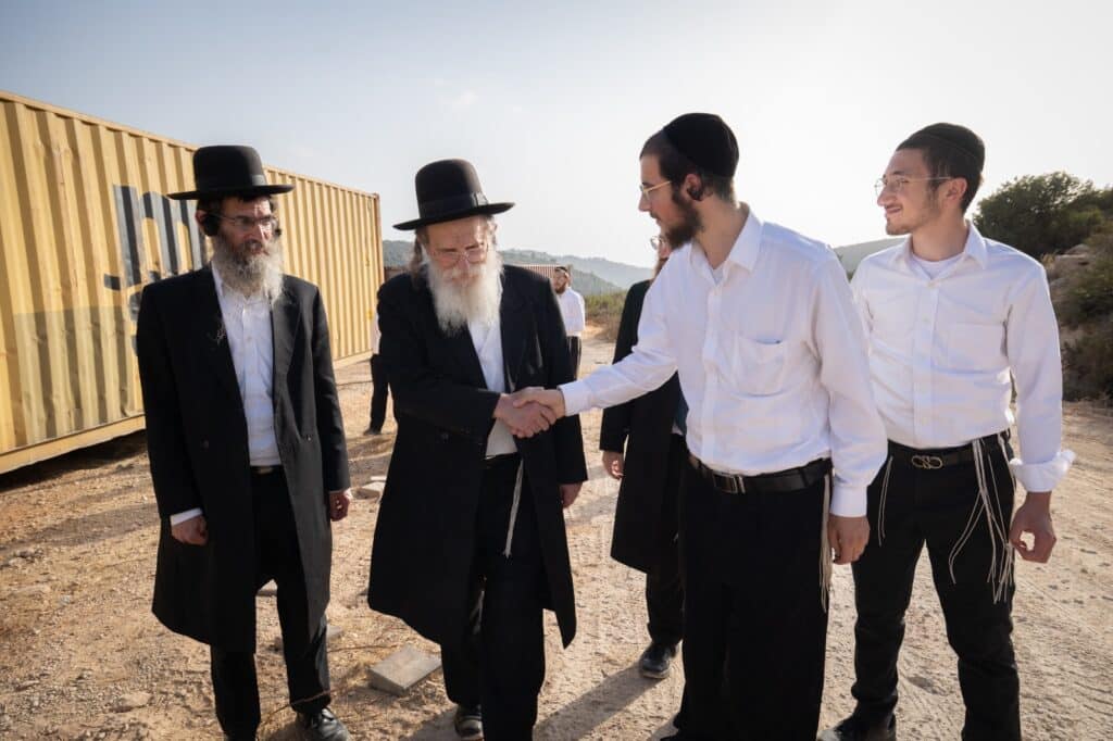 מרן הגר"ש רוזנברג ביקר בישיבת נחלת שני בנחליאל