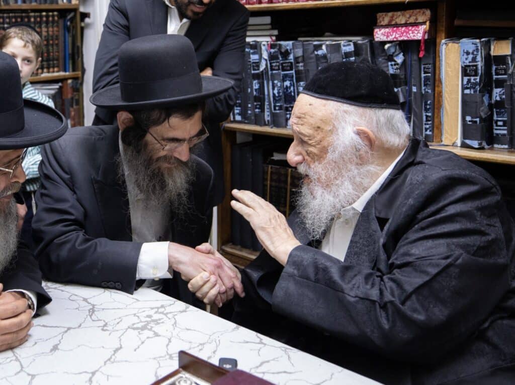 מרן הגר"ש רוזנברג ביקר בישיבת נחלת שני בנחליאל