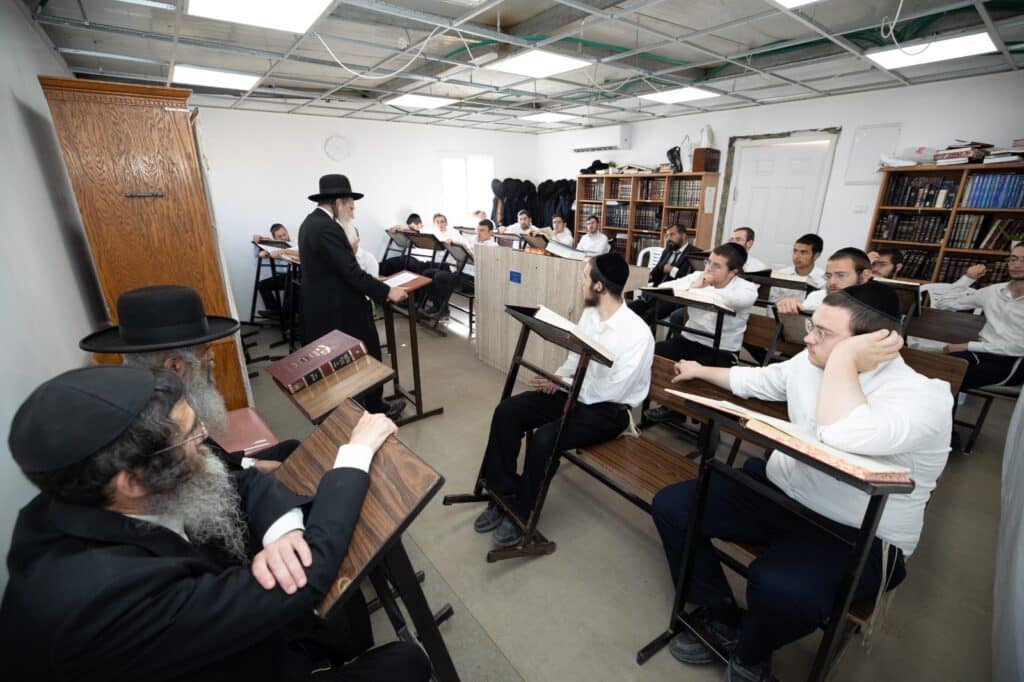 מרן הגר"ש רוזנברג ביקר בישיבת נחלת שני בנחליאל