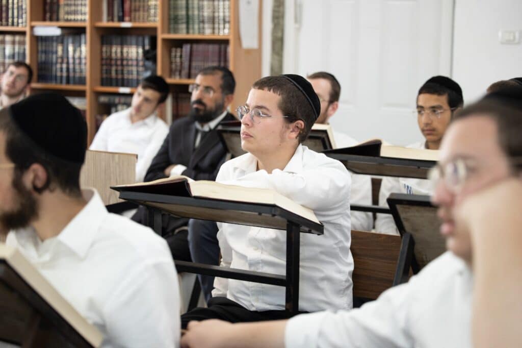 מרן הגר"ש רוזנברג ביקר בישיבת נחלת שני בנחליאל