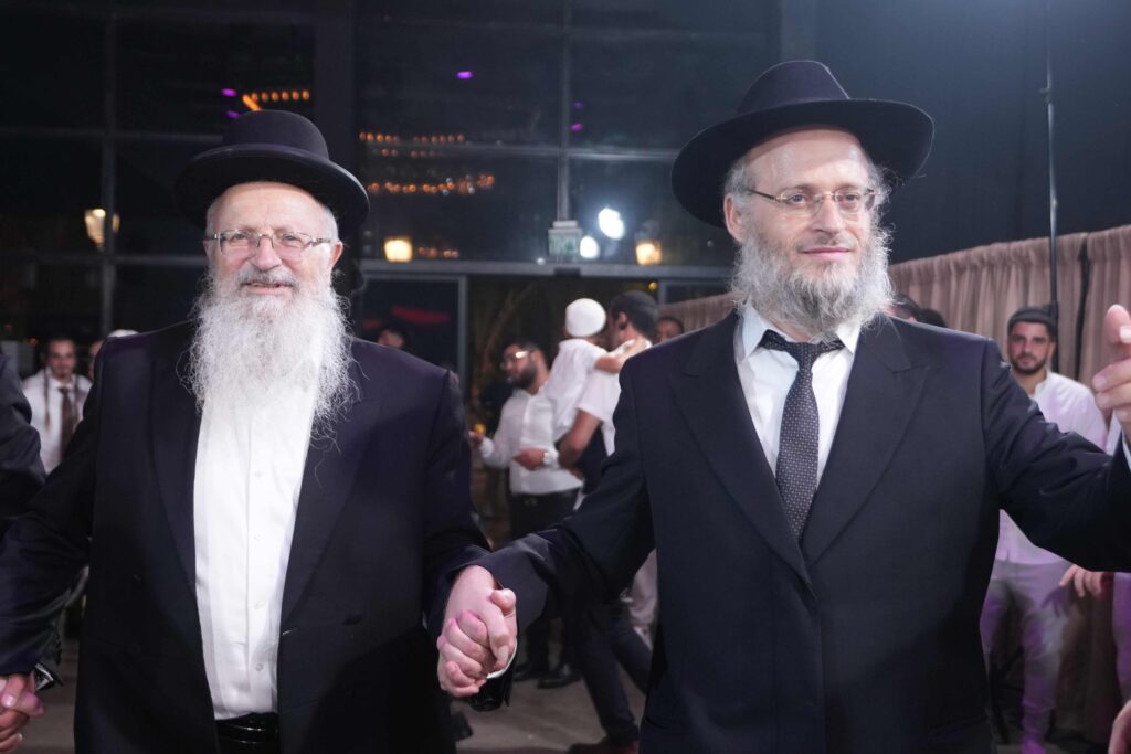 רבנים ואישי ציבור בשמחת נישואי בת הדיין הג"ר ראובן נאקר