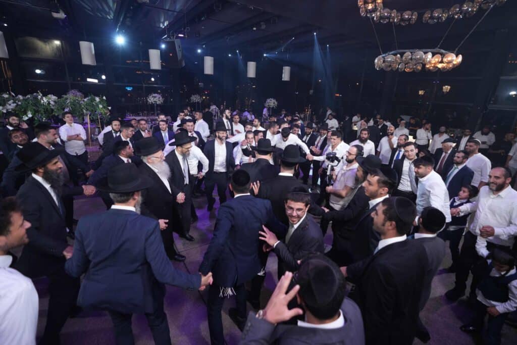 רבנים ואישי ציבור בשמחת נישואי בת הדיין הג"ר ראובן נאקר