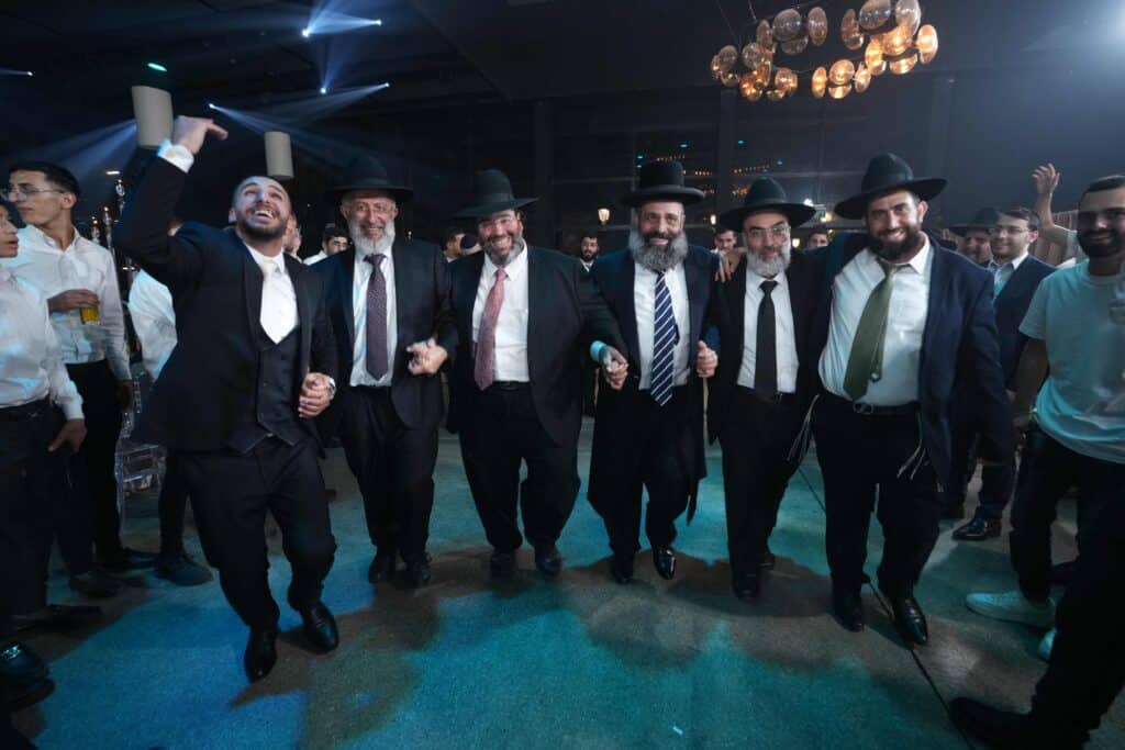 רבנים ואישי ציבור בשמחת נישואי בת הדיין הג"ר ראובן נאקר