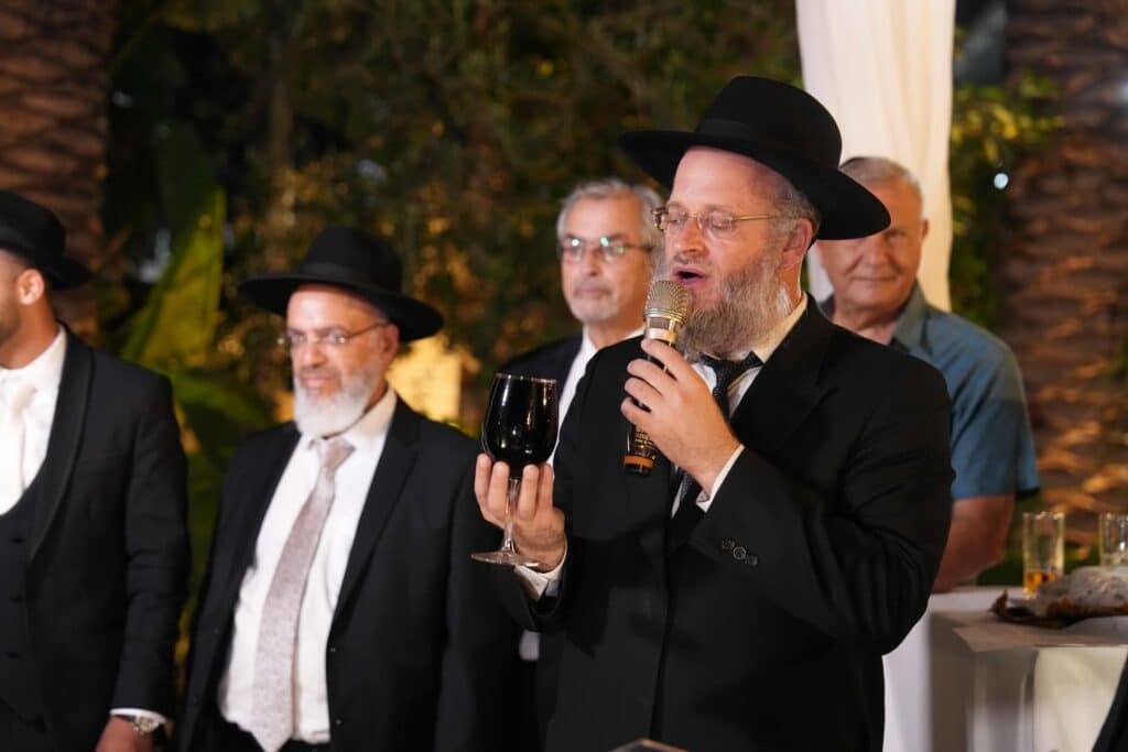 רבנים ואישי ציבור בשמחת נישואי בת הדיין הג"ר ראובן נאקר