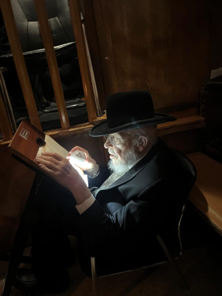 "זקנים משער שבתו": מראות תשעה באב בעולם היהודי