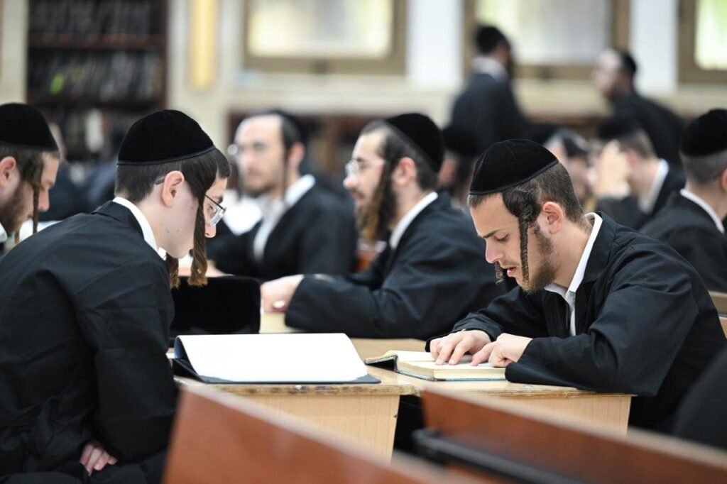 עם שיחה מהאדמו"ר: בישיבות צאנז פתחו את זמן אלול עם שיחה מהאדמו"ר: בישיבות צאנז פתחו את זמן אלול