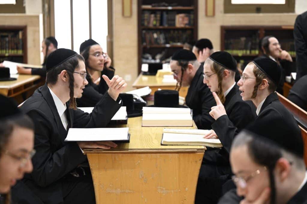 עם שיחה מהאדמו"ר: בישיבות צאנז פתחו את זמן אלול עם שיחה מהאדמו"ר: בישיבות צאנז פתחו את זמן אלול